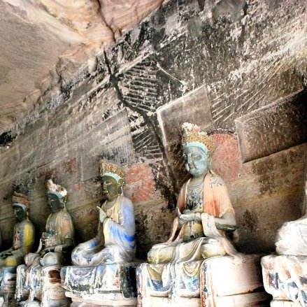 江西南岩地区蓬勃发展，经济、文化、教育全领域关注