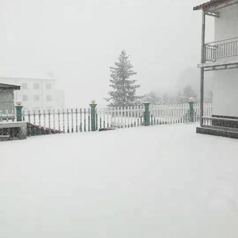 灵山今日预报,大雨将至,请关注实时更新,做好防范准备。