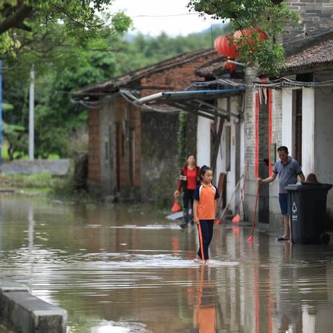 今日入汛期及新入运政策实施,安全度汛措施严格执行中。