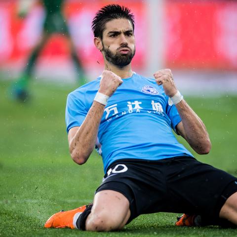 世界球员过人技艺大比拼，技艺超凡的璀璨明星排名揭示