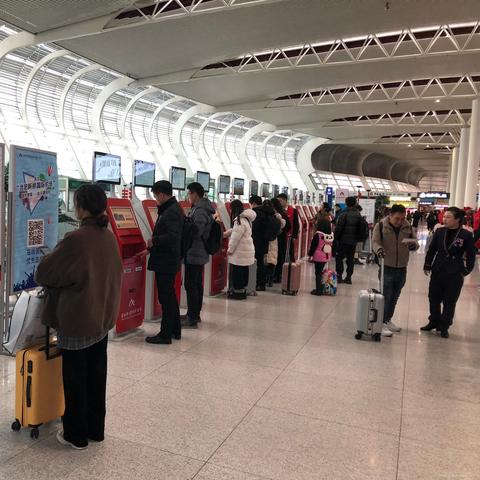 合肥机场实时动态更新，航班正常，服务保障到位，疫情防控加强