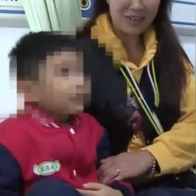 社会老人车祸视频最新版,老人被车撞的视频