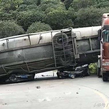 平海学生车祸现场视频最新，平海公路车祸