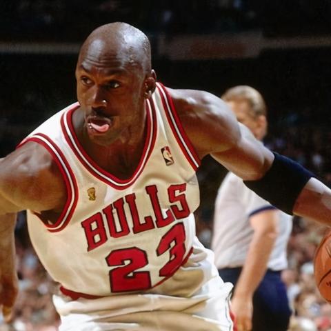 中年篮球传奇再现风采,技艺与梦想永不老去