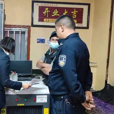 家用无线监控设备，续航强劲，全方位守护家庭安全