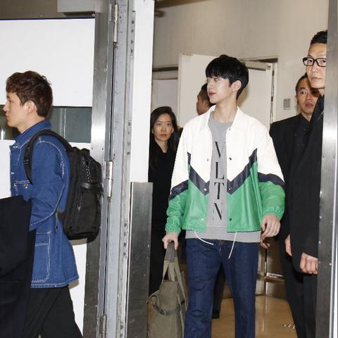 东方航空航班成功降落香港机场,合作顺畅安全抵达目的地