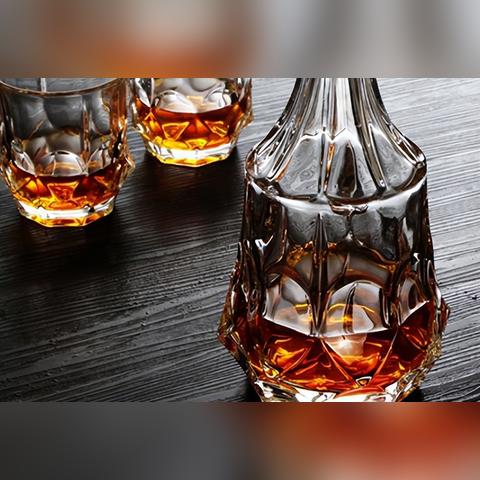 广东老白酒市场繁荣,价格更新及分析,最新老白酒零售价表显示,市场多元化趋势明显,消费者需求增长推动老白酒受欢迎。不同品牌规格酒价各异,反映市场细分和消费者多样性。市场竞争激烈促使酒企优化产品、提升品质迎合消费者口味。综合分析,广东老白酒市场前景看好,价格合理。