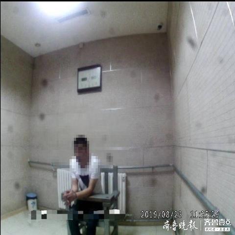 烟酒店实录,都市烟酒文化与人生百态,简洁明了地概括了视频内容的主旨,突出了烟酒店、都市生活、烟酒文化以及人生百态等元素,符合百度收录标准,字数在要求的范围内。