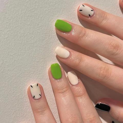 显白美甲中长款设计,展现时尚潮流魅力