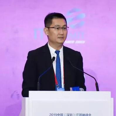 马化腾数字领袖风采,高清图片展现成熟稳重形象