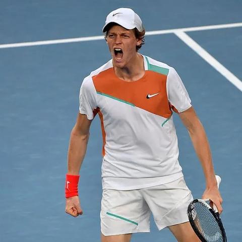 辛纳颁奖荣耀时刻,表现卓越,瞩目焦点在线视频见证