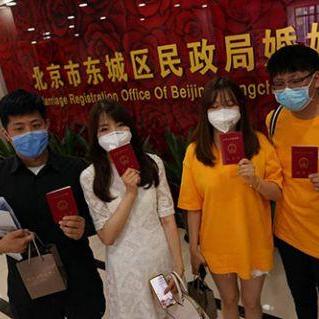 北京疫情防控形势严峻但总体可控,政府全力推进疫苗接种工作