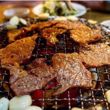 沈阳烤肉夜宵热门榜单，独特技艺引食客驻足