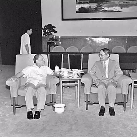 邓传奇最新视频展现无限魅力,多才多艺引期待