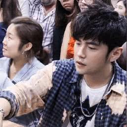 台湾新星主持人多元风格引领视听新体验