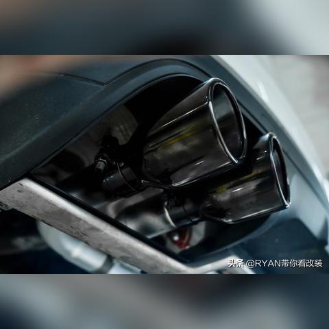 中国飙车事故频发,加强交通安全管理刻不容缓