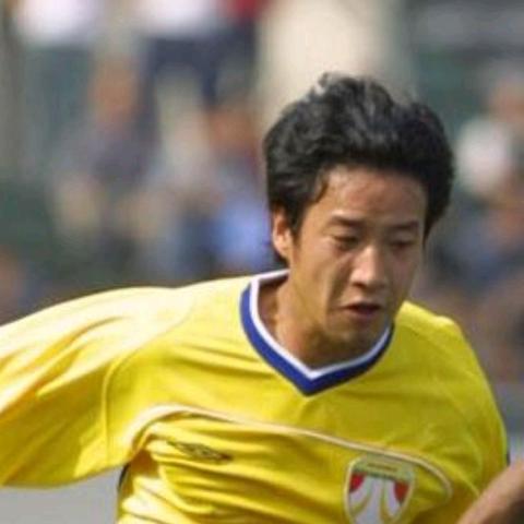 国足新名单亮点揭晓,退役球员入选,重塑中国足球未来!