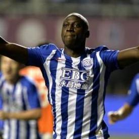 揭秘中国足球运动员老黑的最新动态与表现，持续关注体育新闻揭晓身份