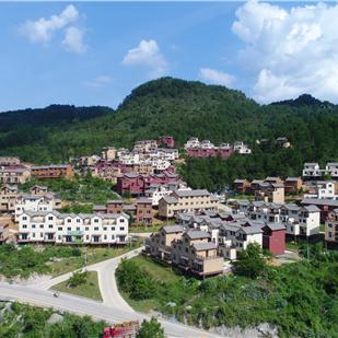 油岭瑶寨实施防疫新策略筑牢防线，瑶乡安宁有保障