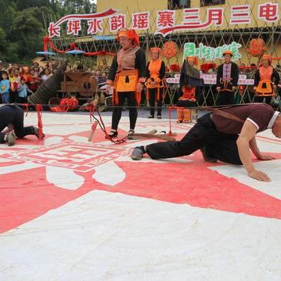 油岭瑶寨实施防疫新策略筑牢防线,瑶乡安宁有保障