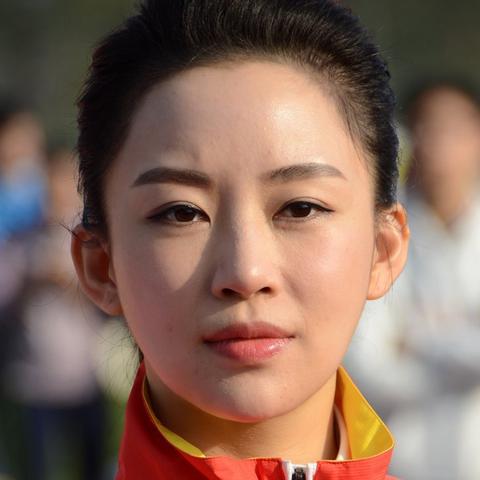 台球直播界新星婷姐动态，技艺展示受热捧，备战重要赛事